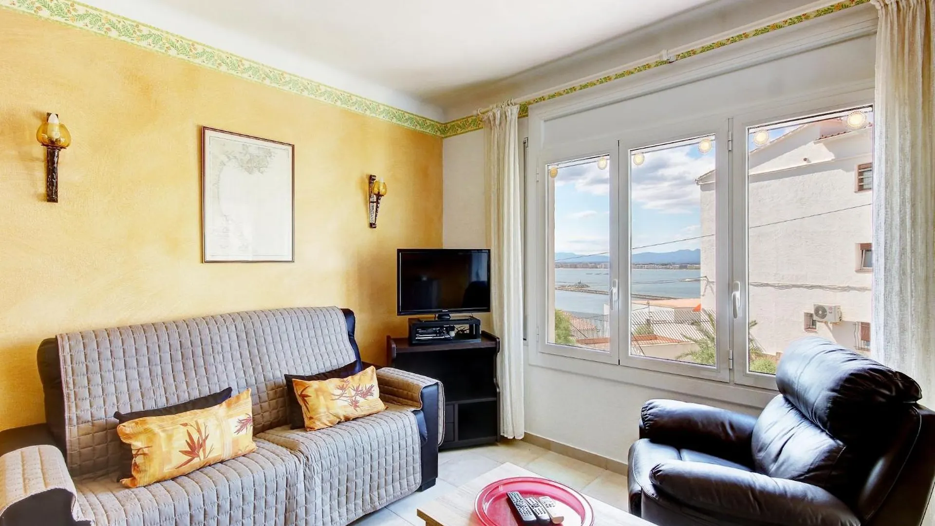 Tasteful Apartment In Rosas