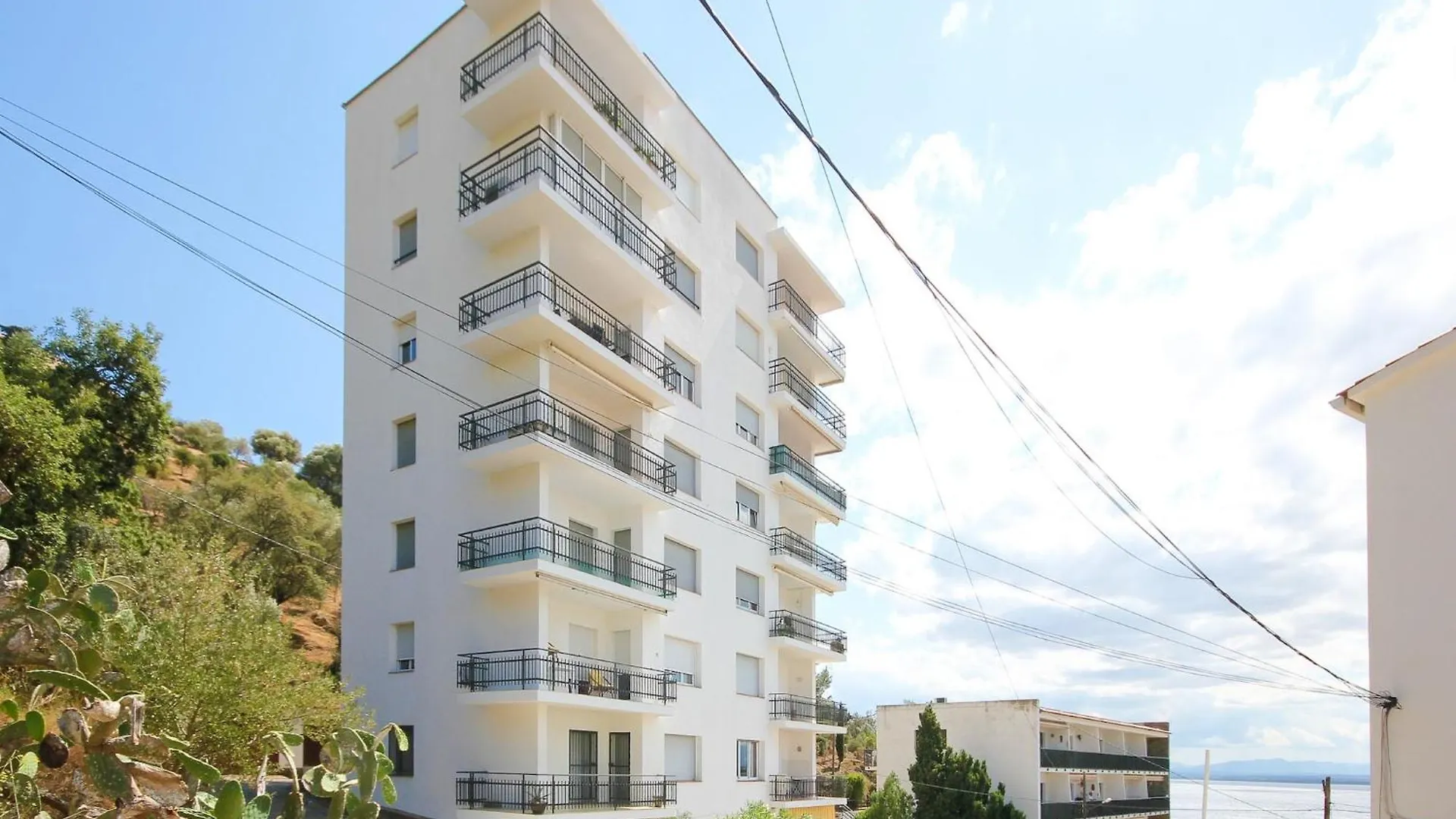 Tasteful Apartment In Roses location