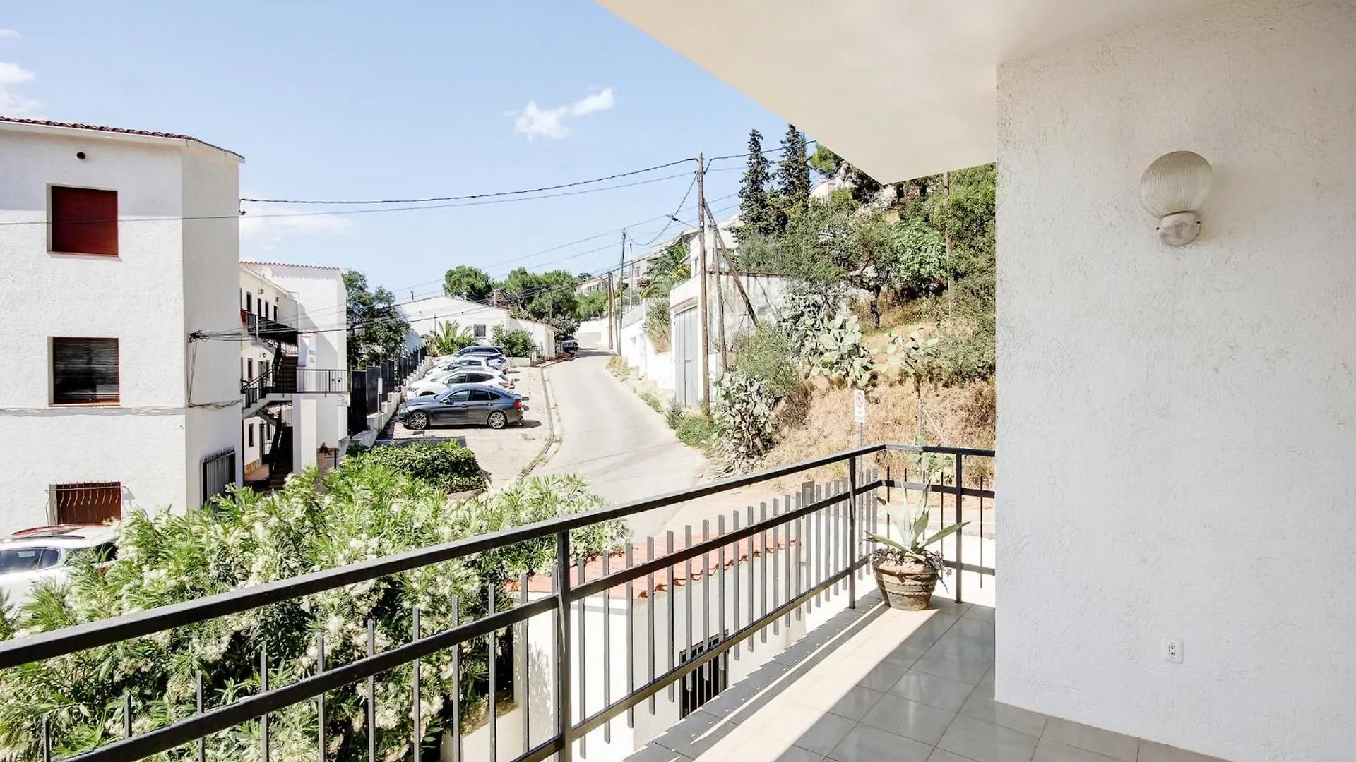 Tasteful Apartment In Roses