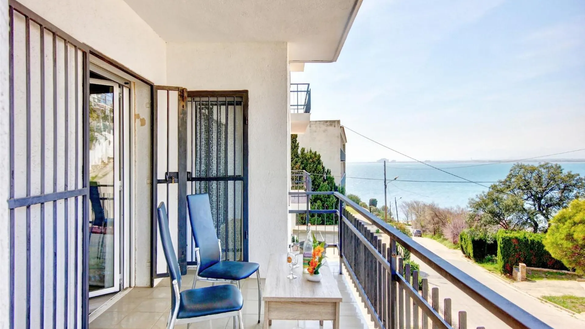 Tasteful Apartment In Roses