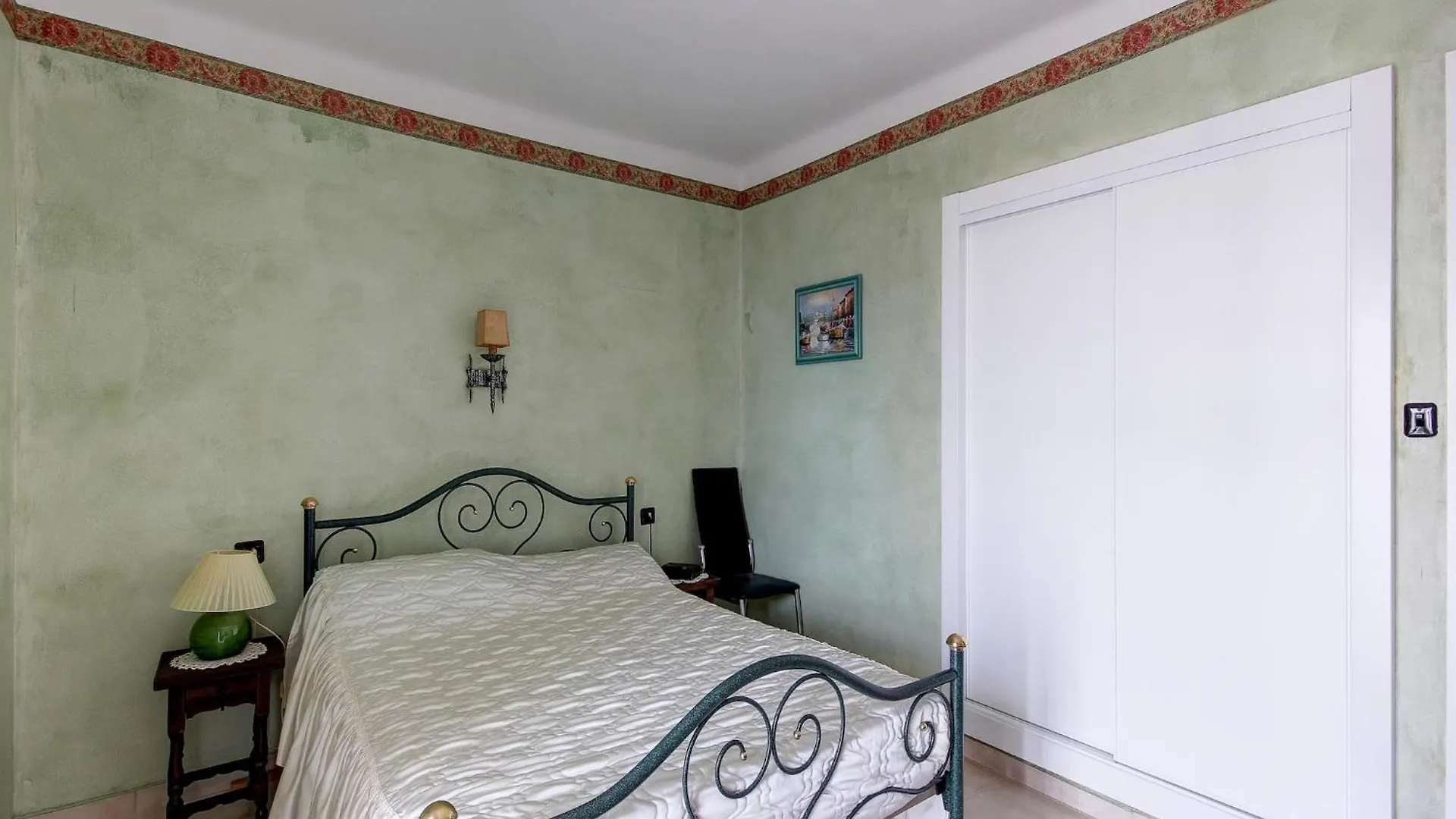 Tasteful Apartment In Roses Spain