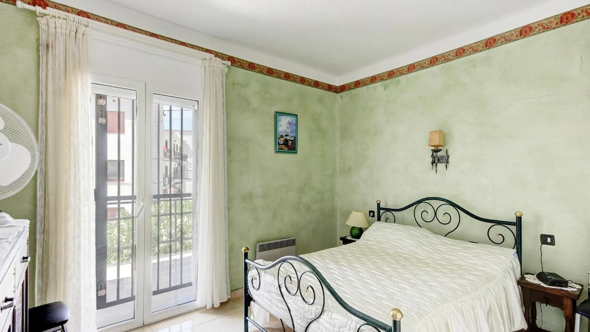 Tasteful Apartment In Roses